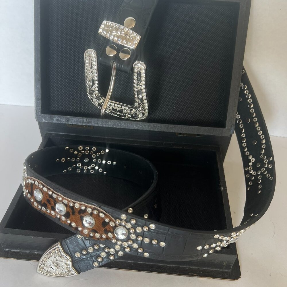 Women`s Belt - Picture 3 of 11